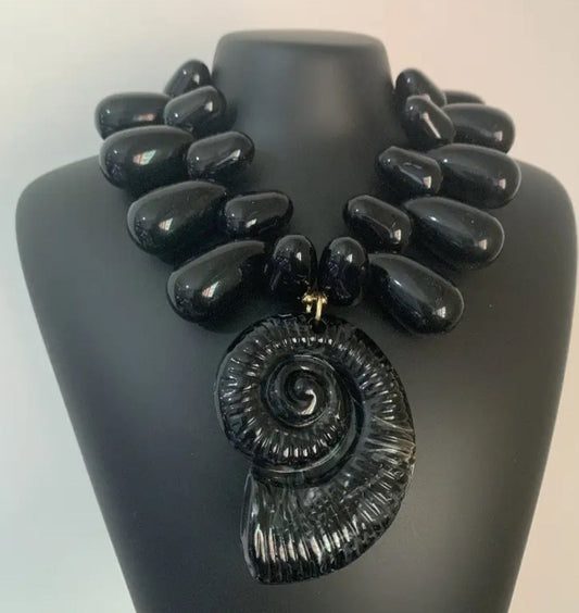 Resin acrylic statement necklace | Black